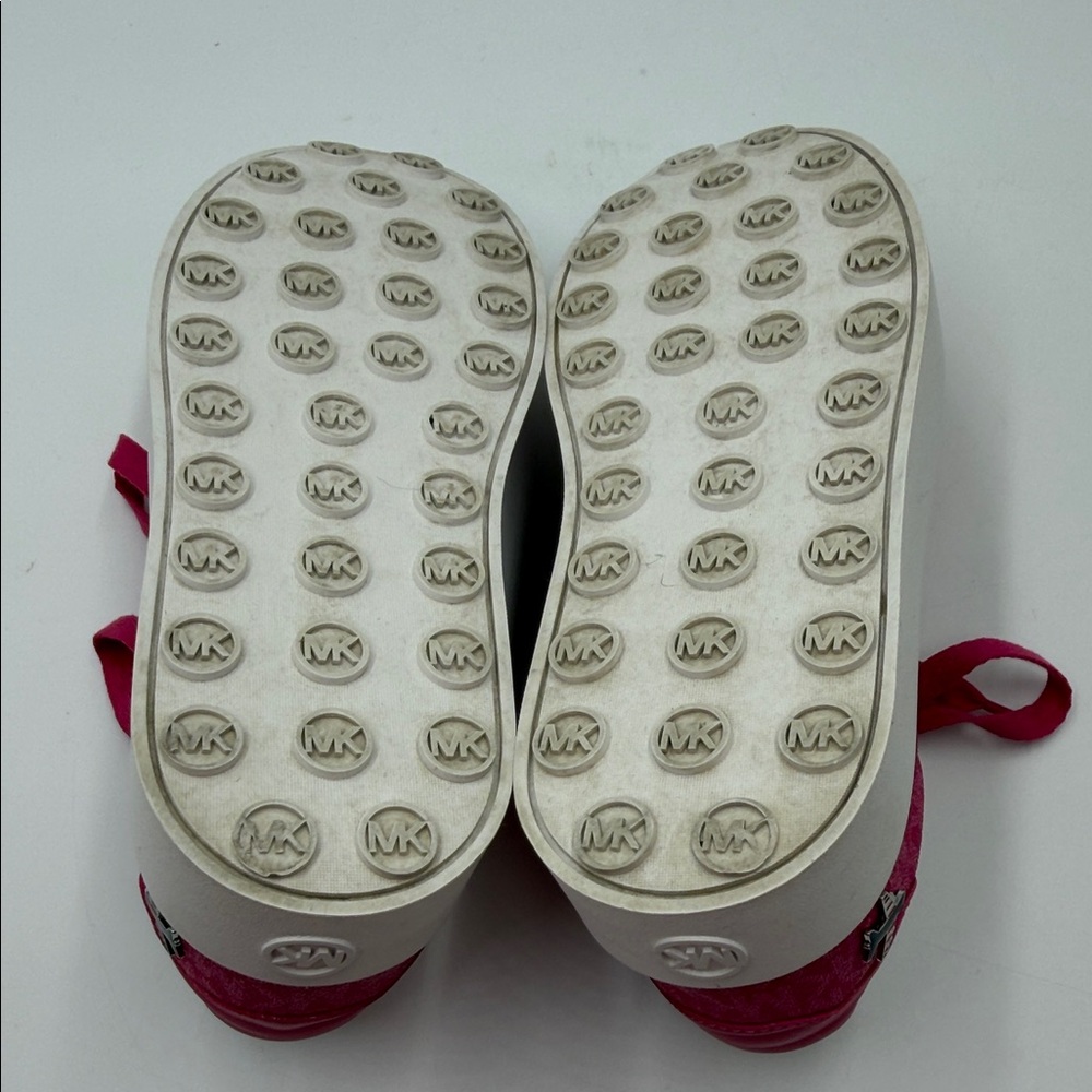 MICHAEL KORS OUTLET
Romey Embellished Signature
Logo Platform Sneaker - Picture 9 of 12